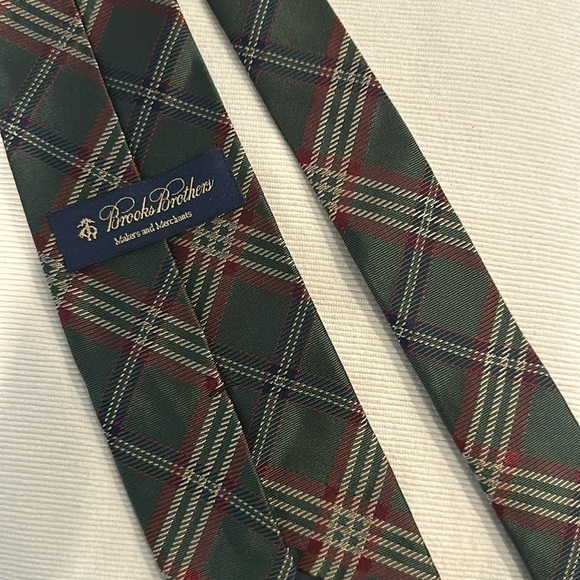 Brooks Brothers Plaid Holiday Silk Tie - Picture 5 of 9